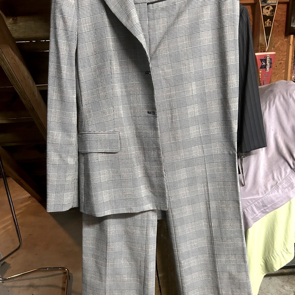 4-piece suit, pants, jacket, skirt and red sleeveless turtleneck
